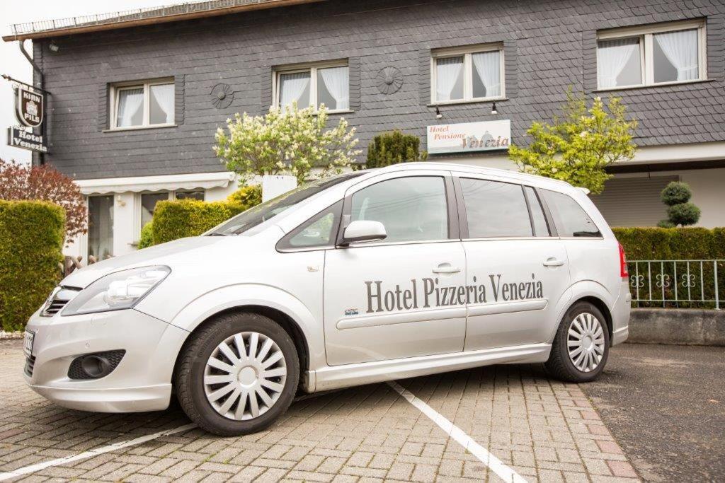 Hotel Pizzeria Venezia Sohren 외부 사진