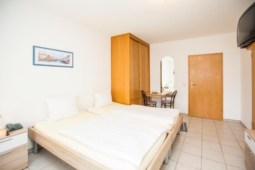 Hotel Pizzeria Venezia Sohren 외부 사진